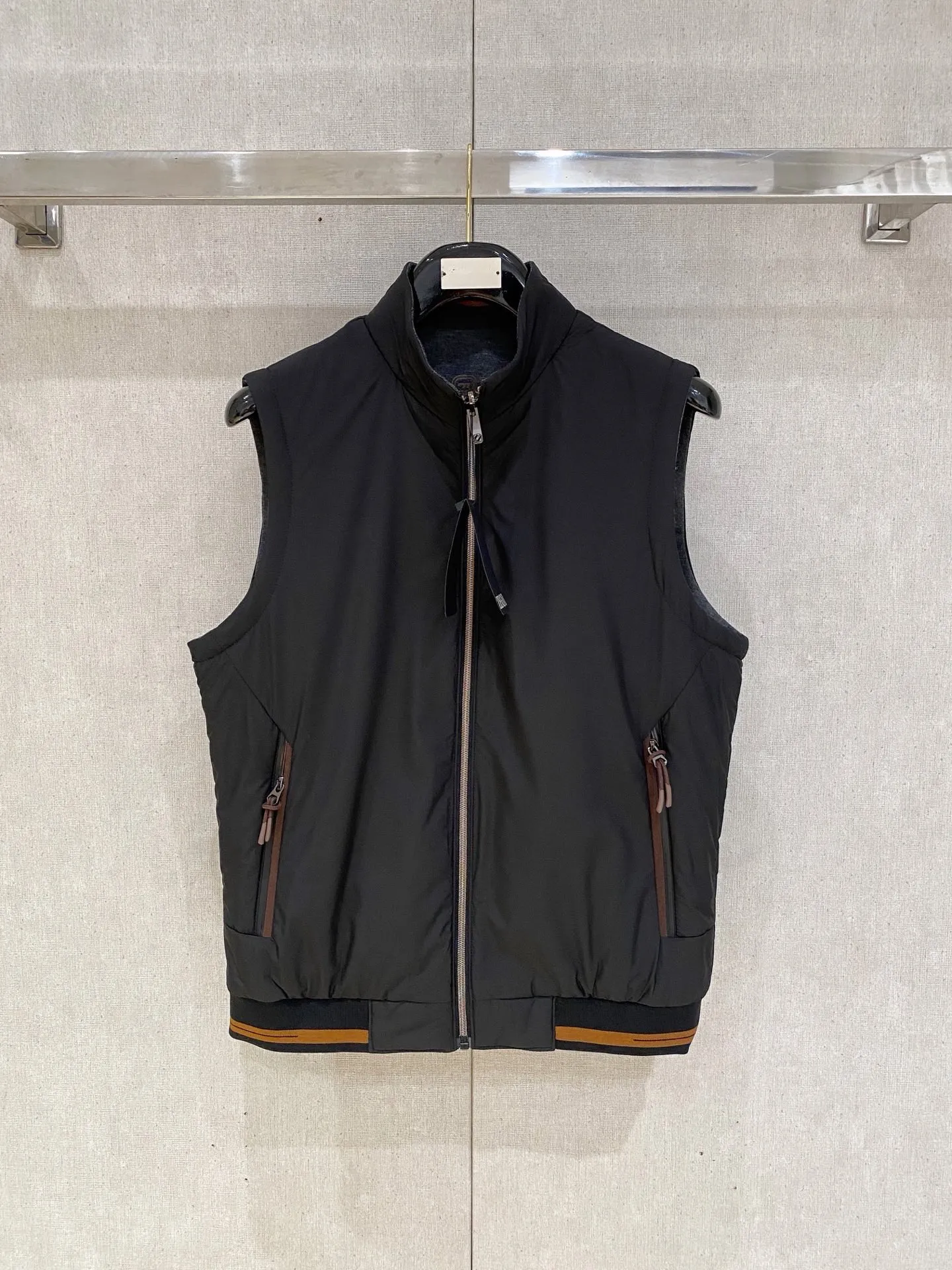 Zegna ： ， ， ， ； ， ， ， ， Classic 。 ： ， ， ， ； ， ； ， ， 。 ： ， ， ； ， ， T 、 、 ； ， ， ， 。 ： 、 、 ， ， Versatile 。 ： Cream White/Khaki/ /Black（ Gray ） Sizes：M-4XL
